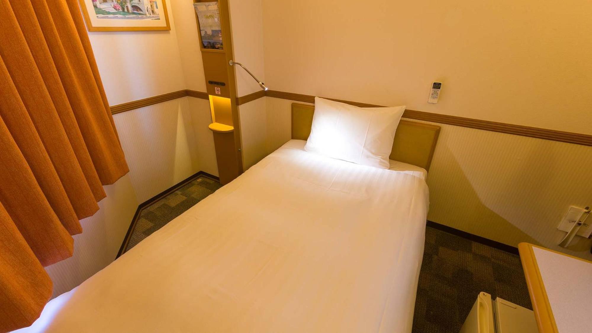 Toyoko Inn Okayama Eki Nishi Guchi Hiroba Szoba fotó
